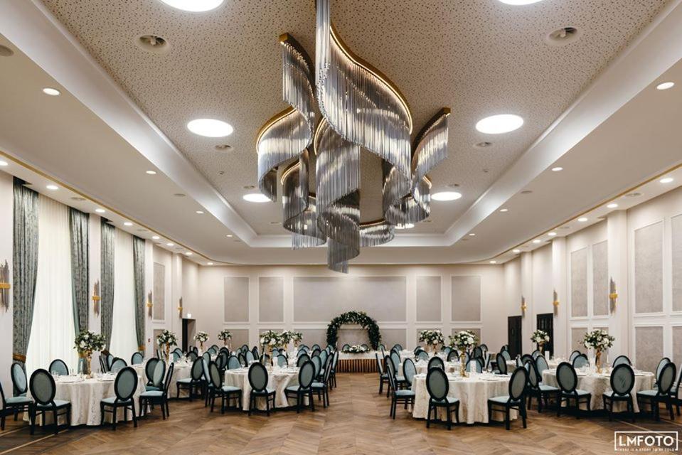 Debowy Dwor Hotel Ruda Rozaniecka Kültér fotó