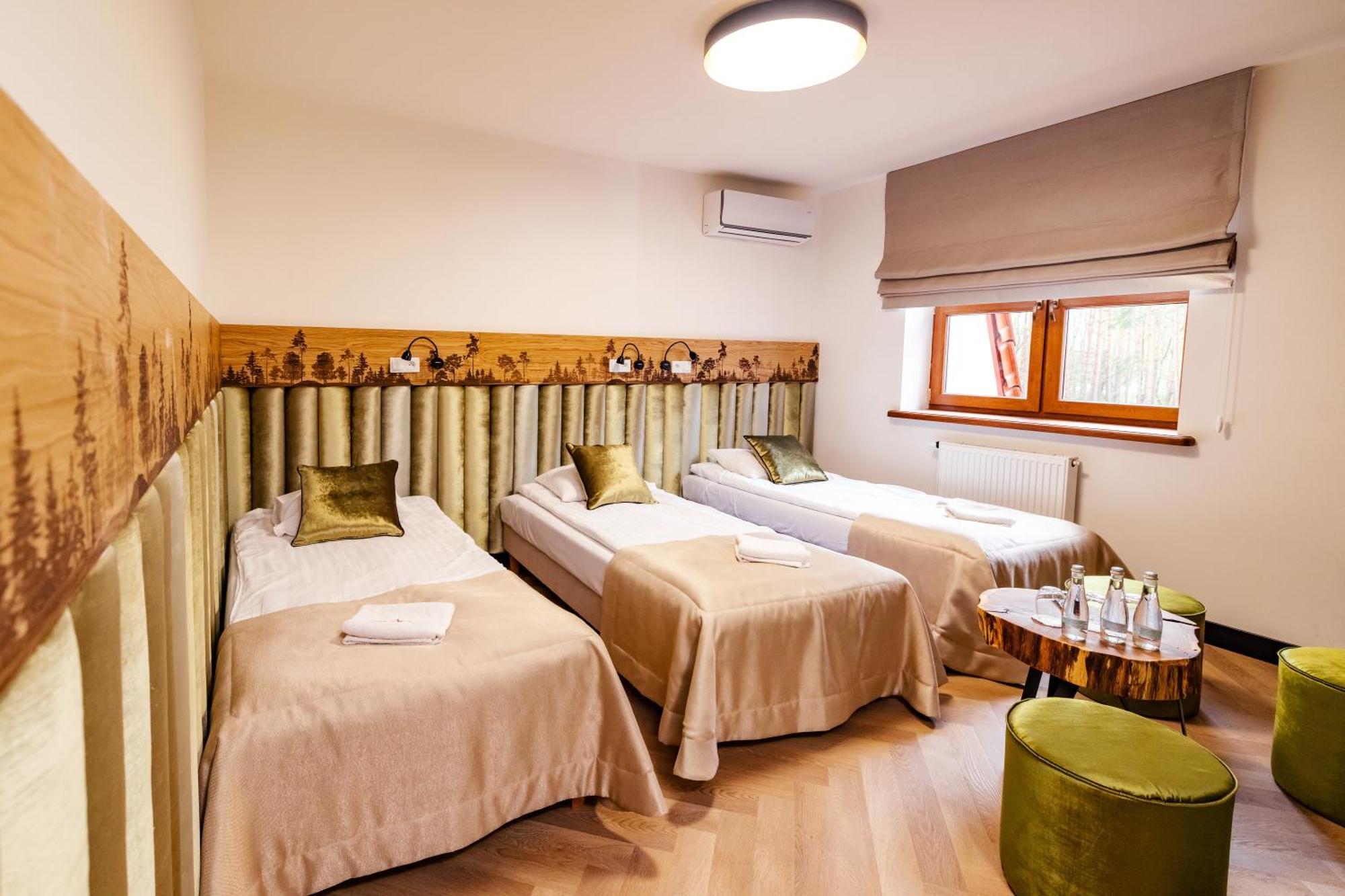 Debowy Dwor Hotel Ruda Rozaniecka Kültér fotó